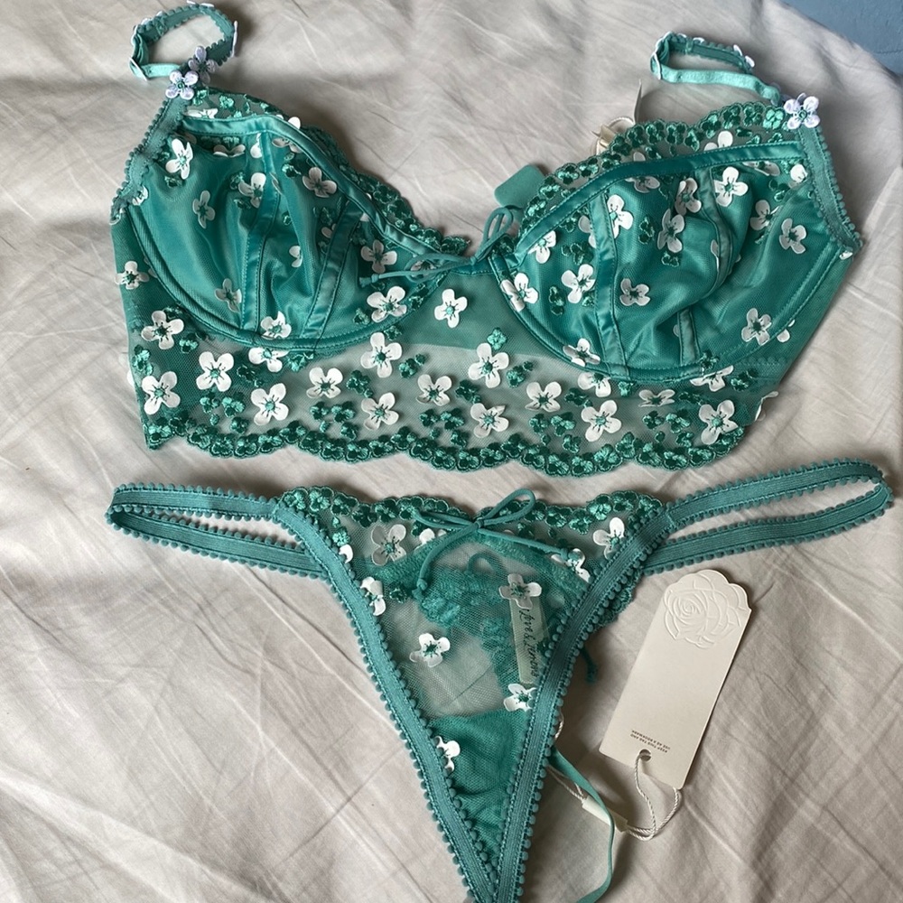 VS FOR LOVE AND LEMONS SET